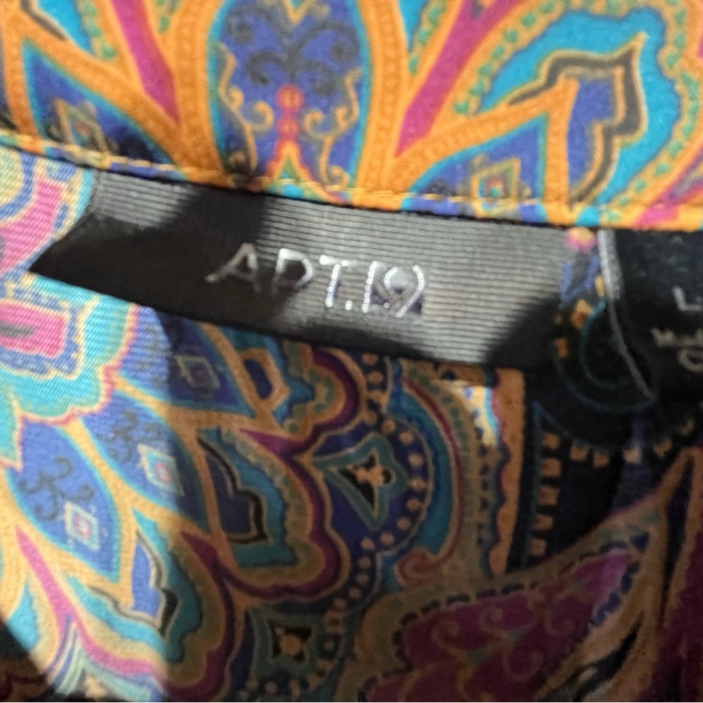 Beautiful Apt 9 Silky Blouse. Amazing Colors!!! Large - Picture 2 of 4